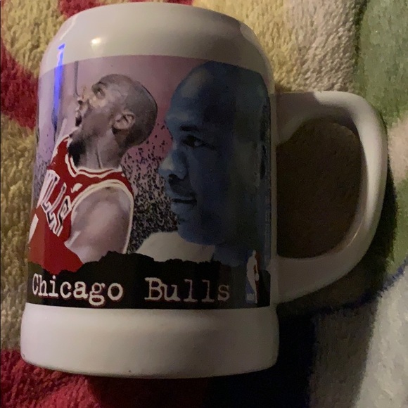Michael Jordan “mug” upper deck commemorative - Picture 2 of 5